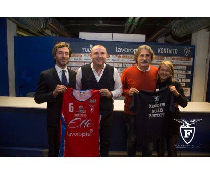 ALL' ASTA LE DIVISE DA GIOCO DELLA FORTITUDO ALL' ASTA LE DIVISE DA GIOCO DELLA FORTITUDO